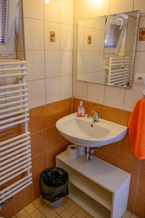 Penzion Tyra Trinec Bagian luar foto